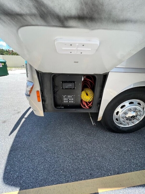 2011 Itasca Meridian Motorized Class A