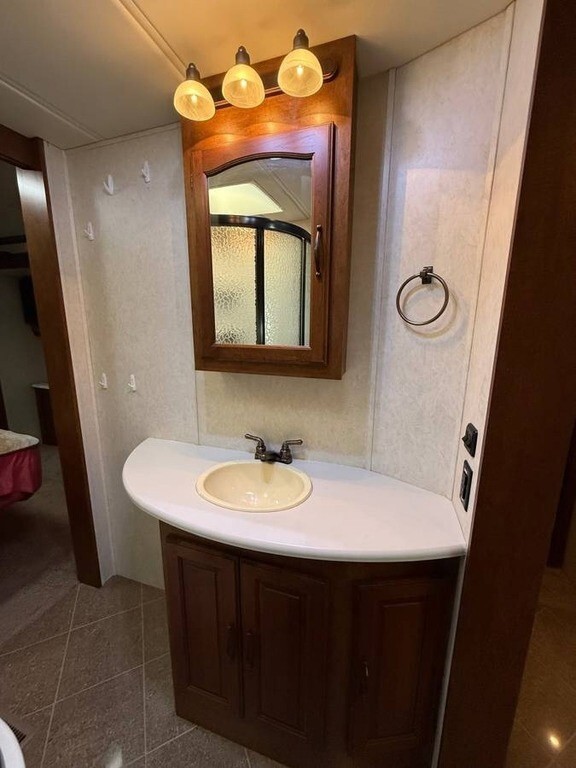 2013 Coachmen Sportscoach Cross Country Motorized Class A