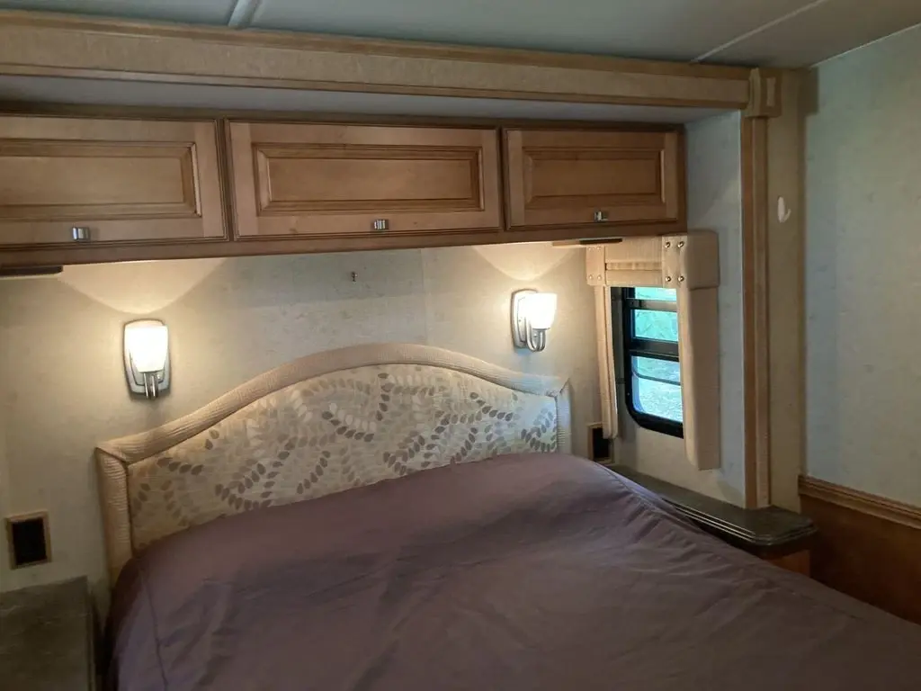 2013 Itasca Sunova Class A Motorhome
