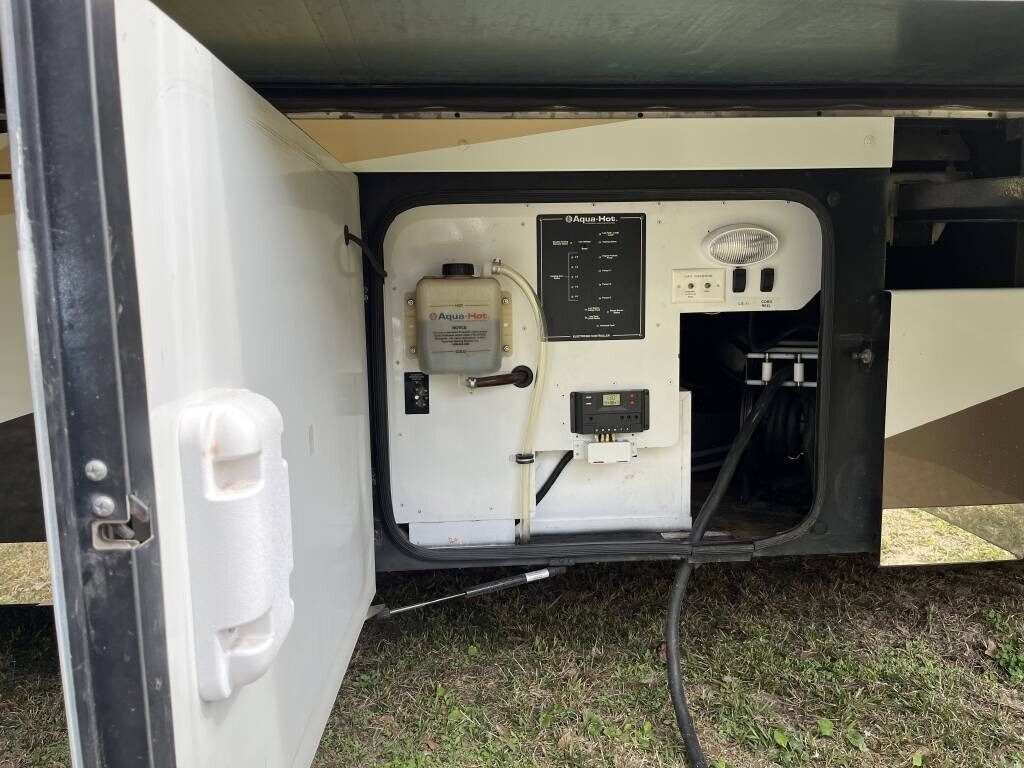 2013 Winnebago Tour Motorized Class A