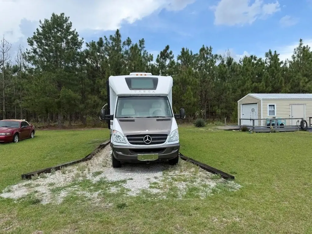 2014 Itasca Navion iQ Motorized Class C