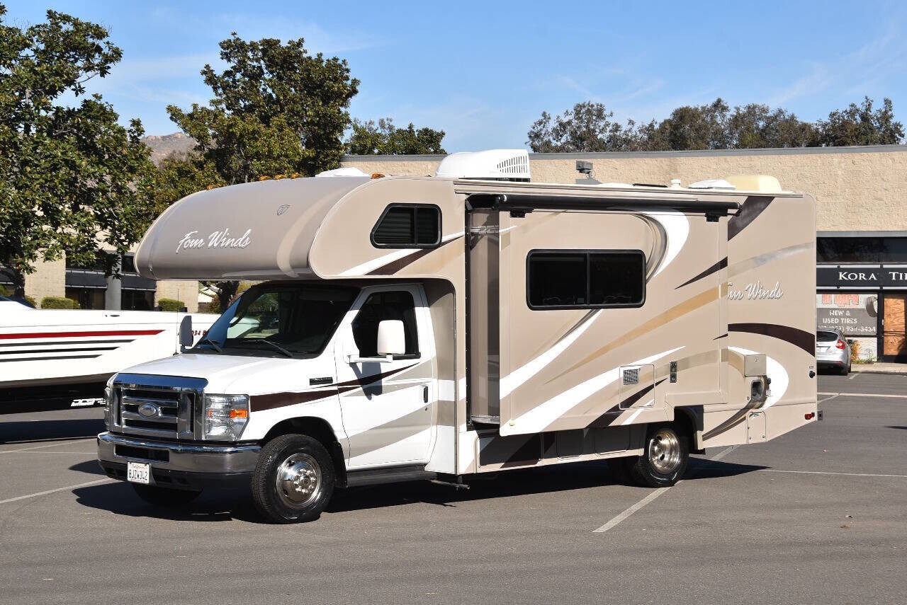 2015 Beige Thor Motor Coach Four Winds RVs & Campers