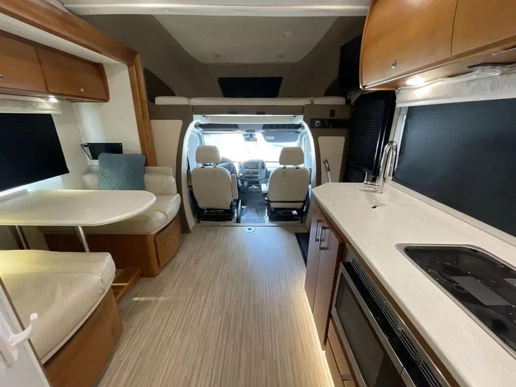 2017 Tiffin Motorhomes Wayfarer