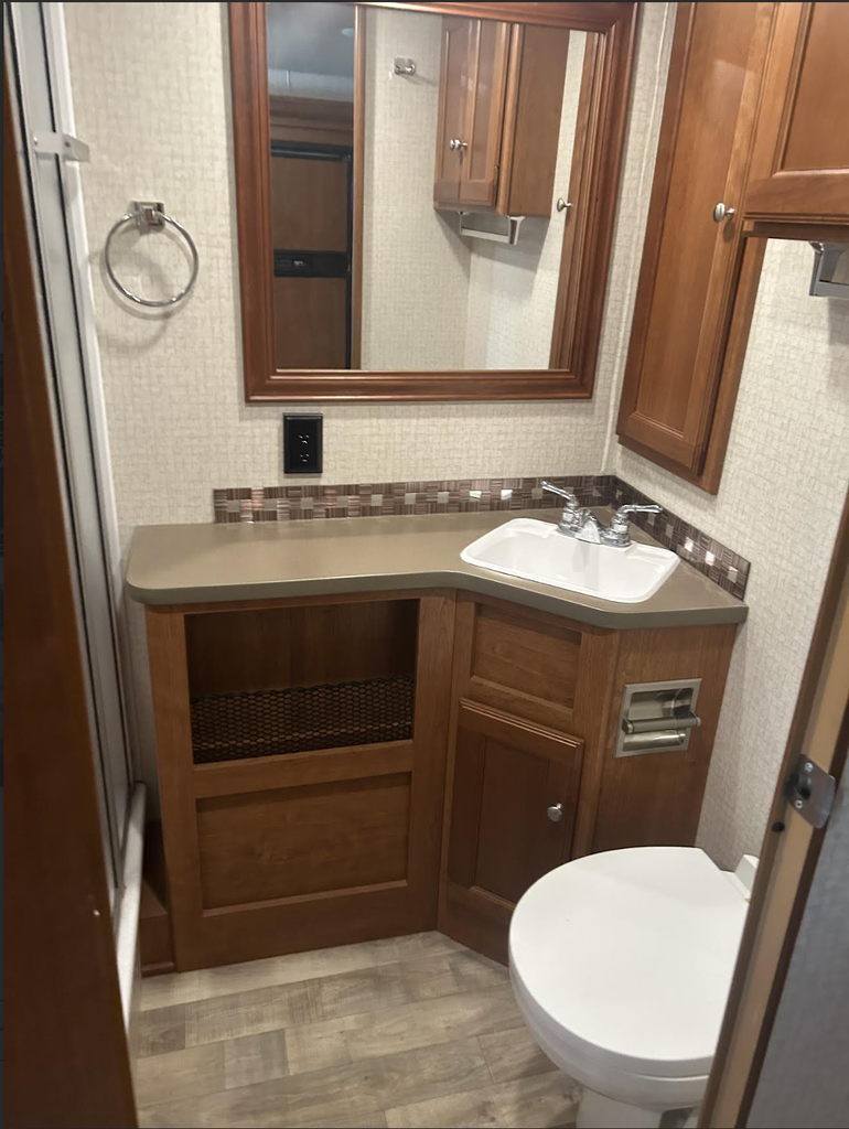 2017 Winnebago Sunstar Class A Motorhome