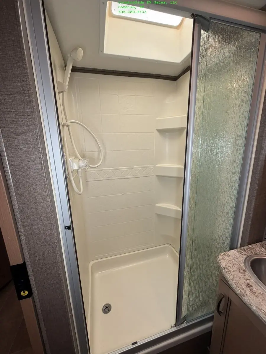 2018 Thor Chateau 31Y Class C