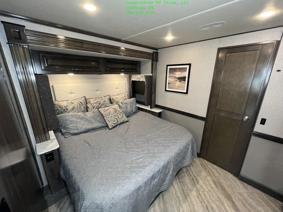 2019 Fleetwood Bounder Extended Living 36FP Toy Hauler