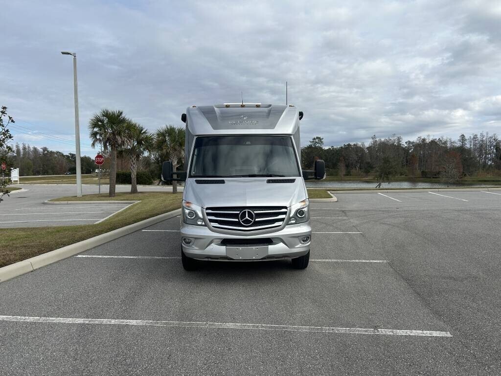 2019 Leisure Travel UNITY U24MB