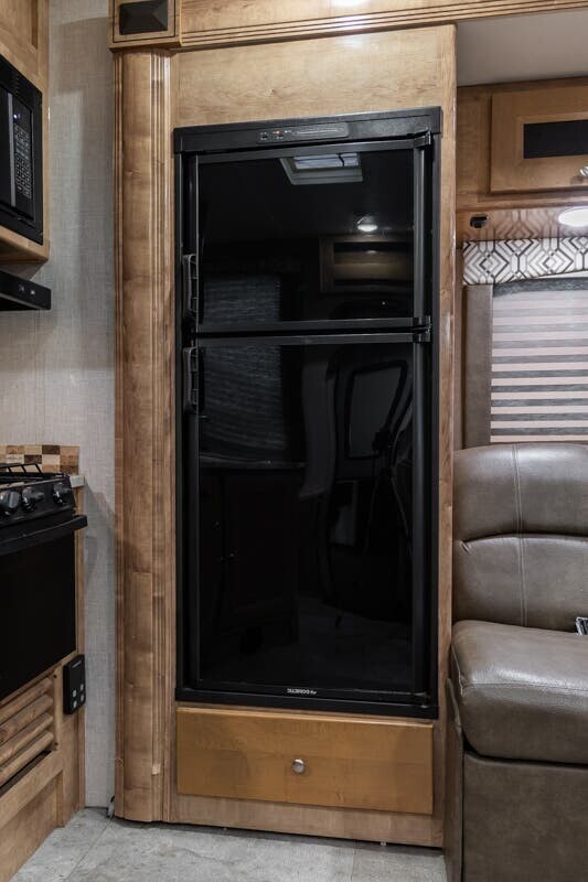 2020 Coachmen Leprechaun