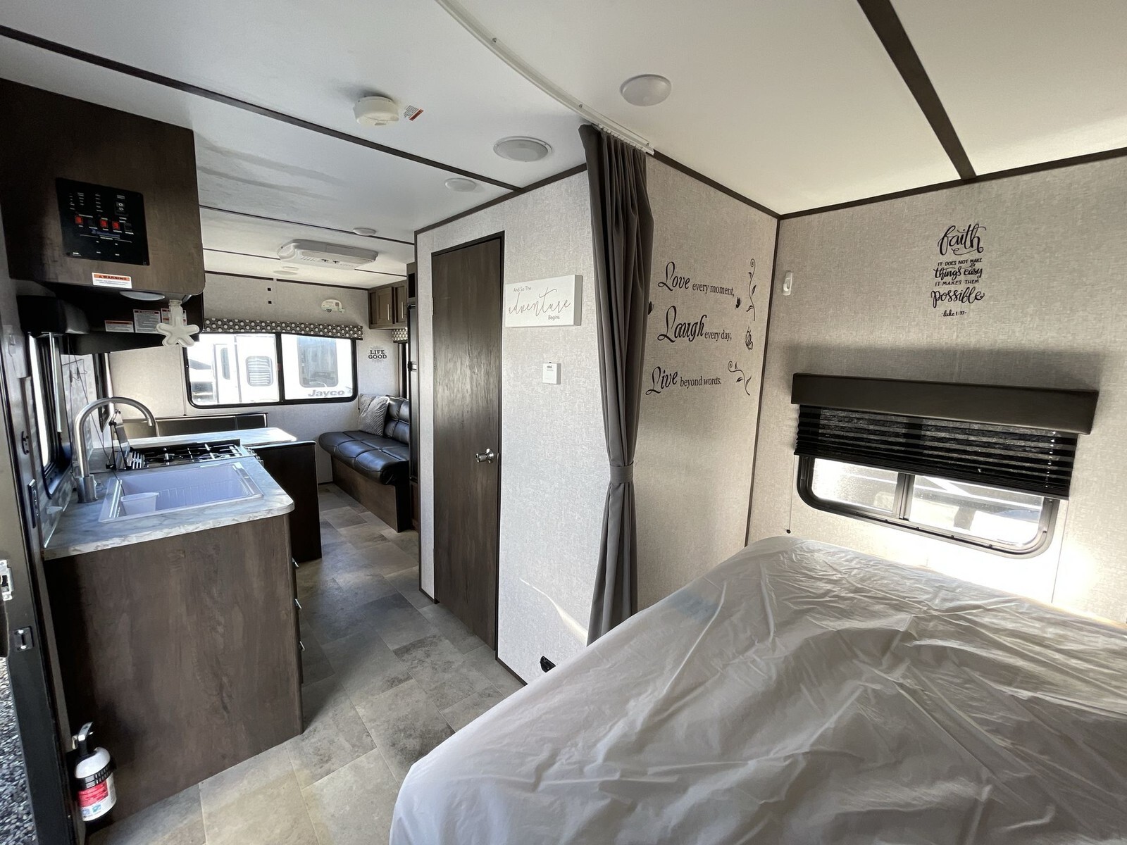 2020 Dutchmen COLEMAN LANTERN LT SERIES