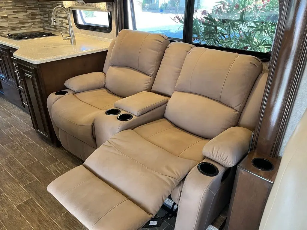 2020 Thor Motor Coach Miramar Class A Motorhome