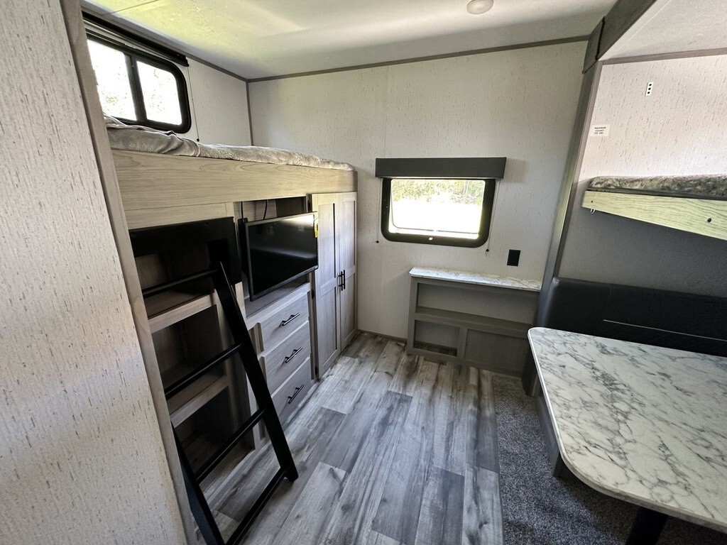 2021 Dutchmen Coleman Lantern Travel Trailer