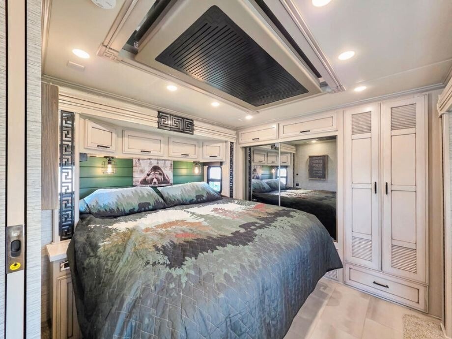 2021 Newmar Superstar Motorized Class C