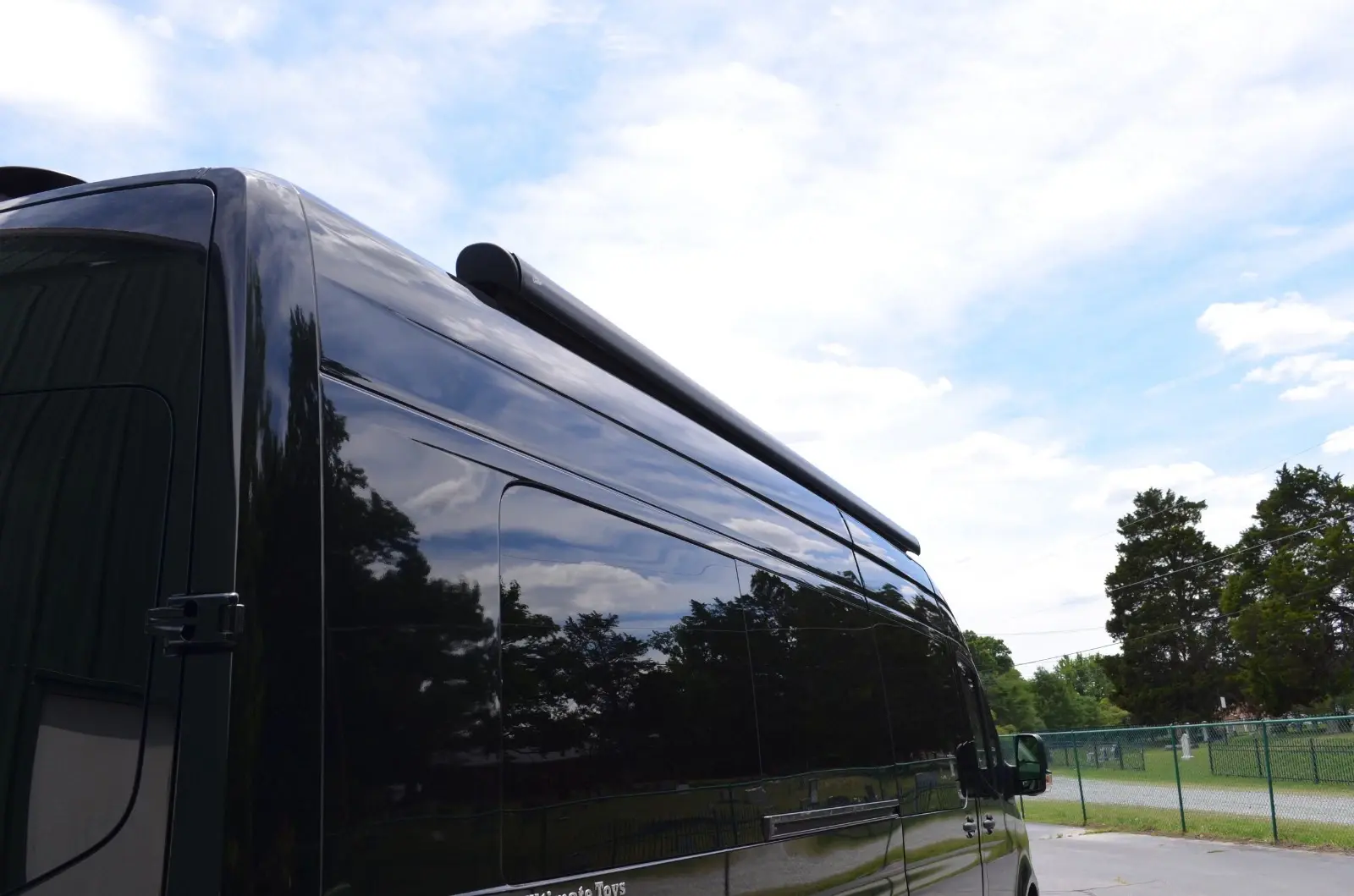 2021 Mercedes 3500 Custom Sprinter Motorized Class B