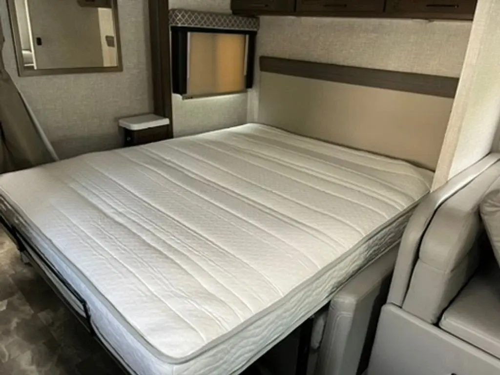 2022 Thor Motor Coach Quantum Sprinter Class C Motorhome