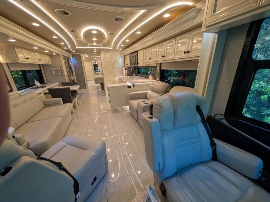 2022 Tiffin Motorhomes Allegro Bus Motorized Class A