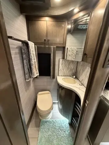 2022 Tiffin Motorhomes Zephyr Motorized Class A