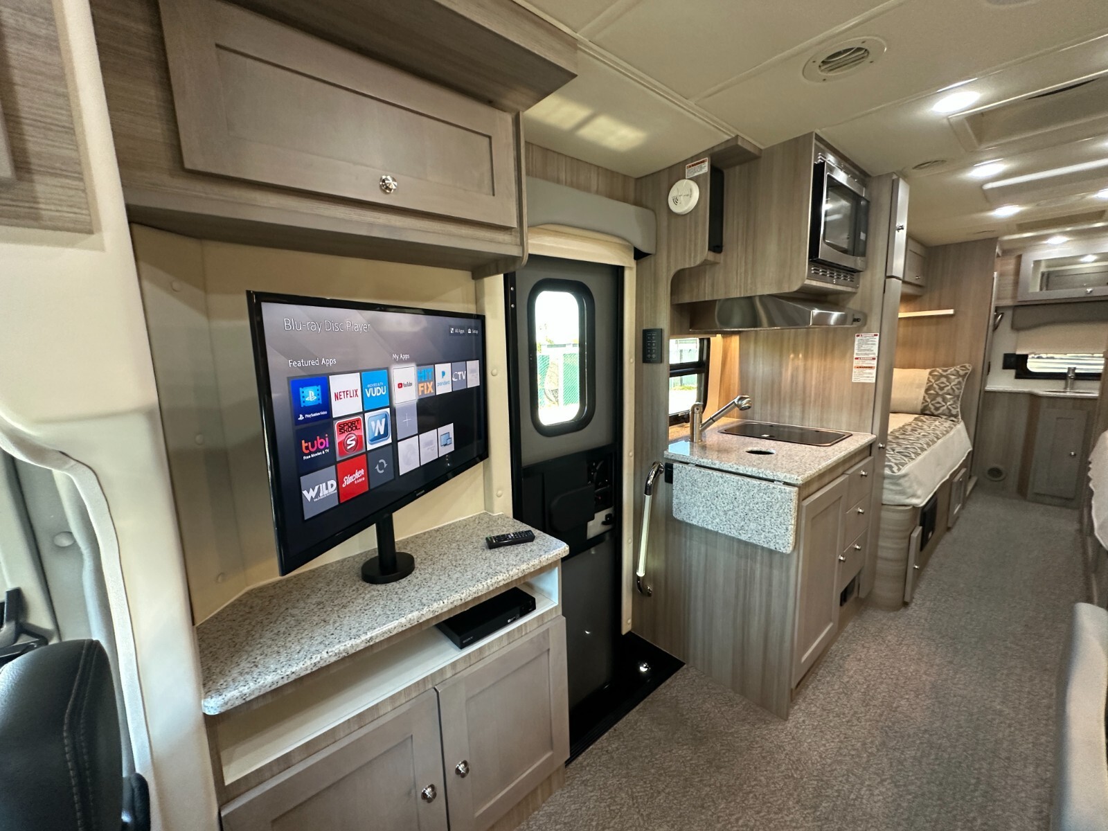 2023 Coach House Platinum III 250DT