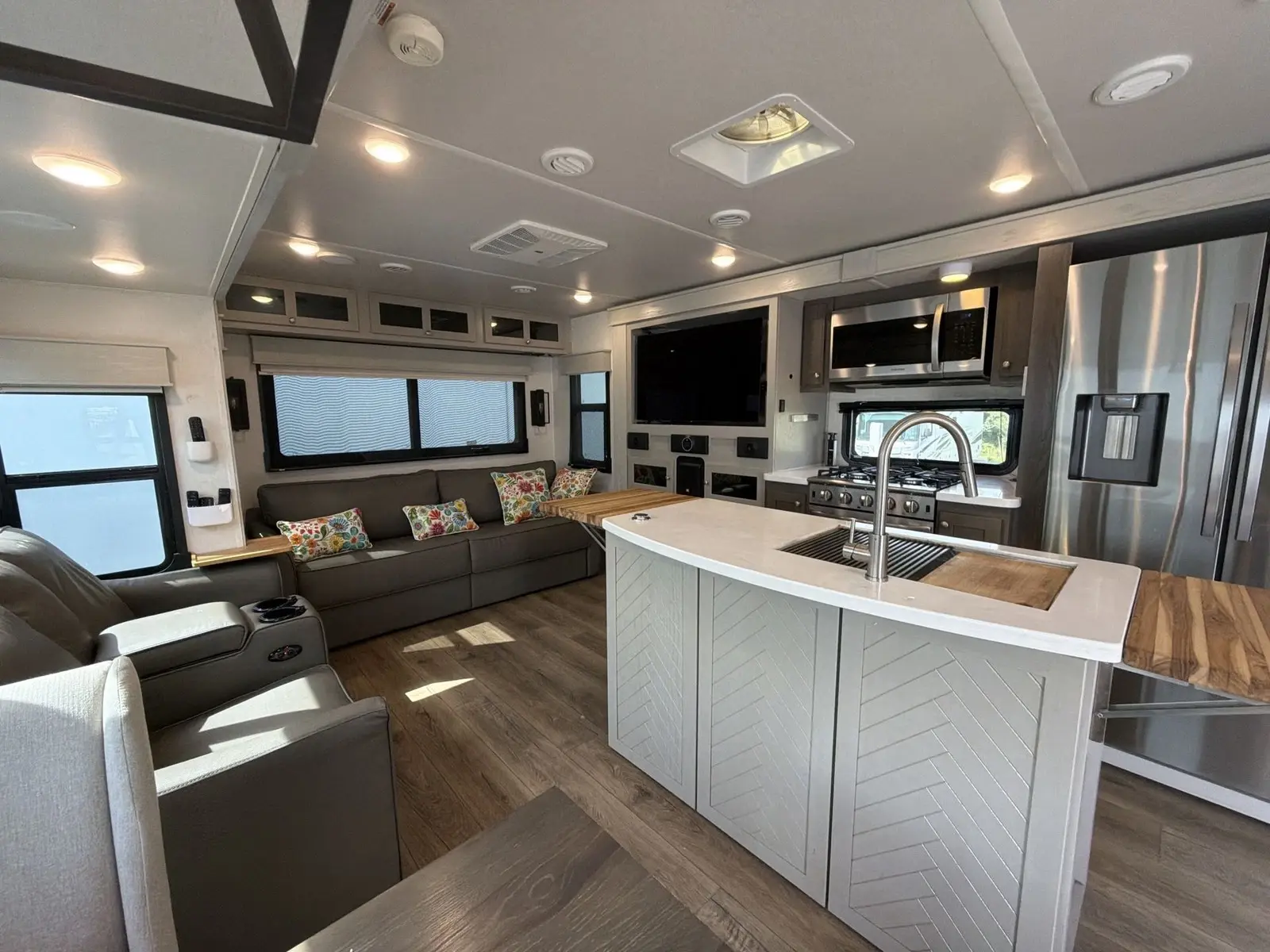 2023 Palomino RIVER RANCH