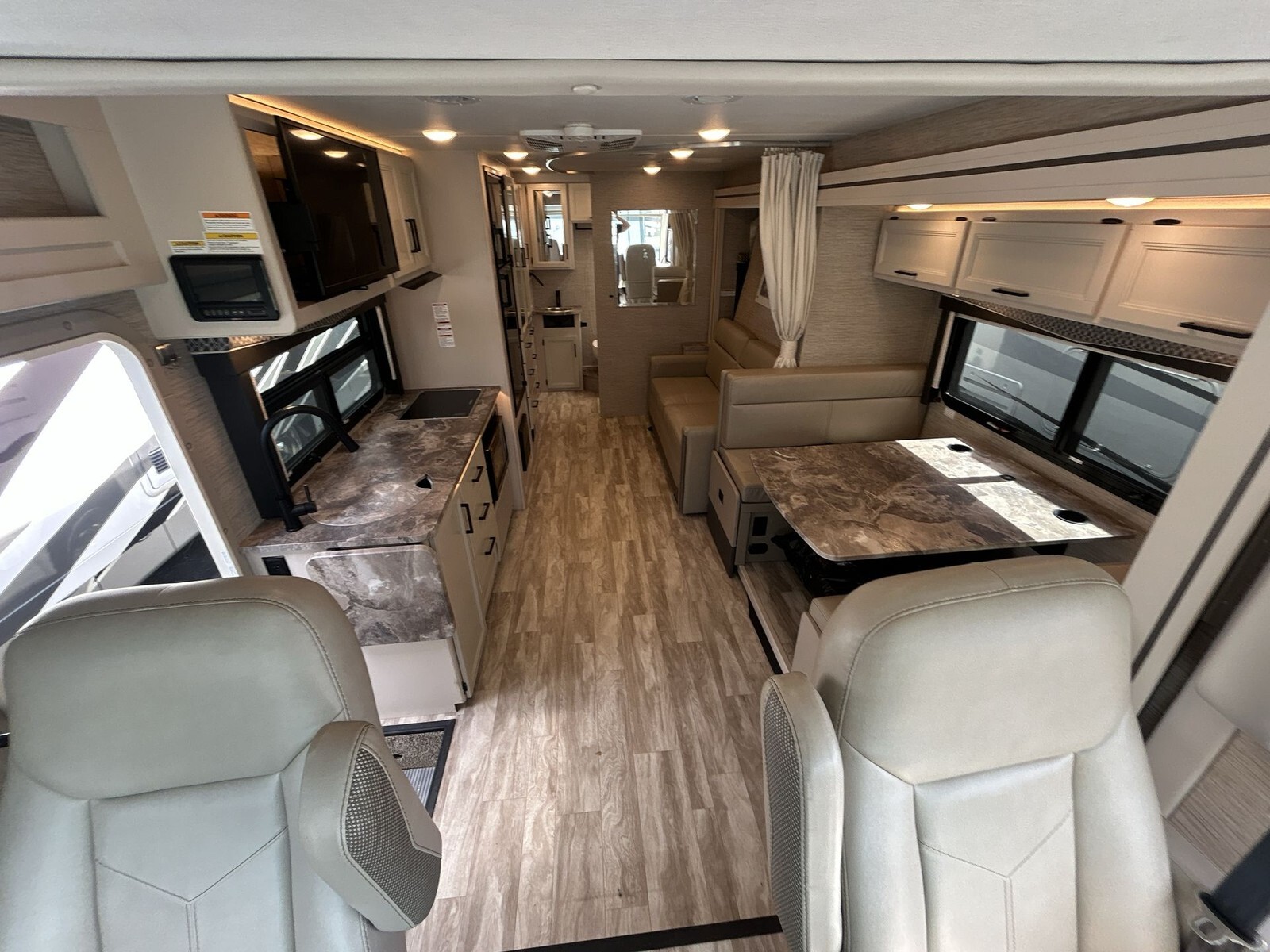 2023 Thor Motor Coach Axis