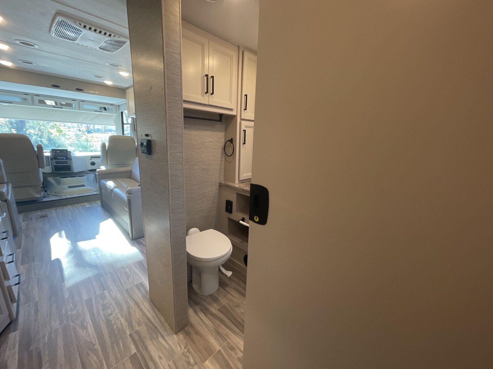 2023 Thor Motor Coach Resonate