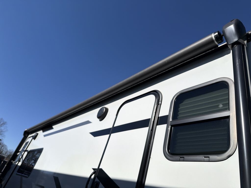 2023 Winnebago Minnie