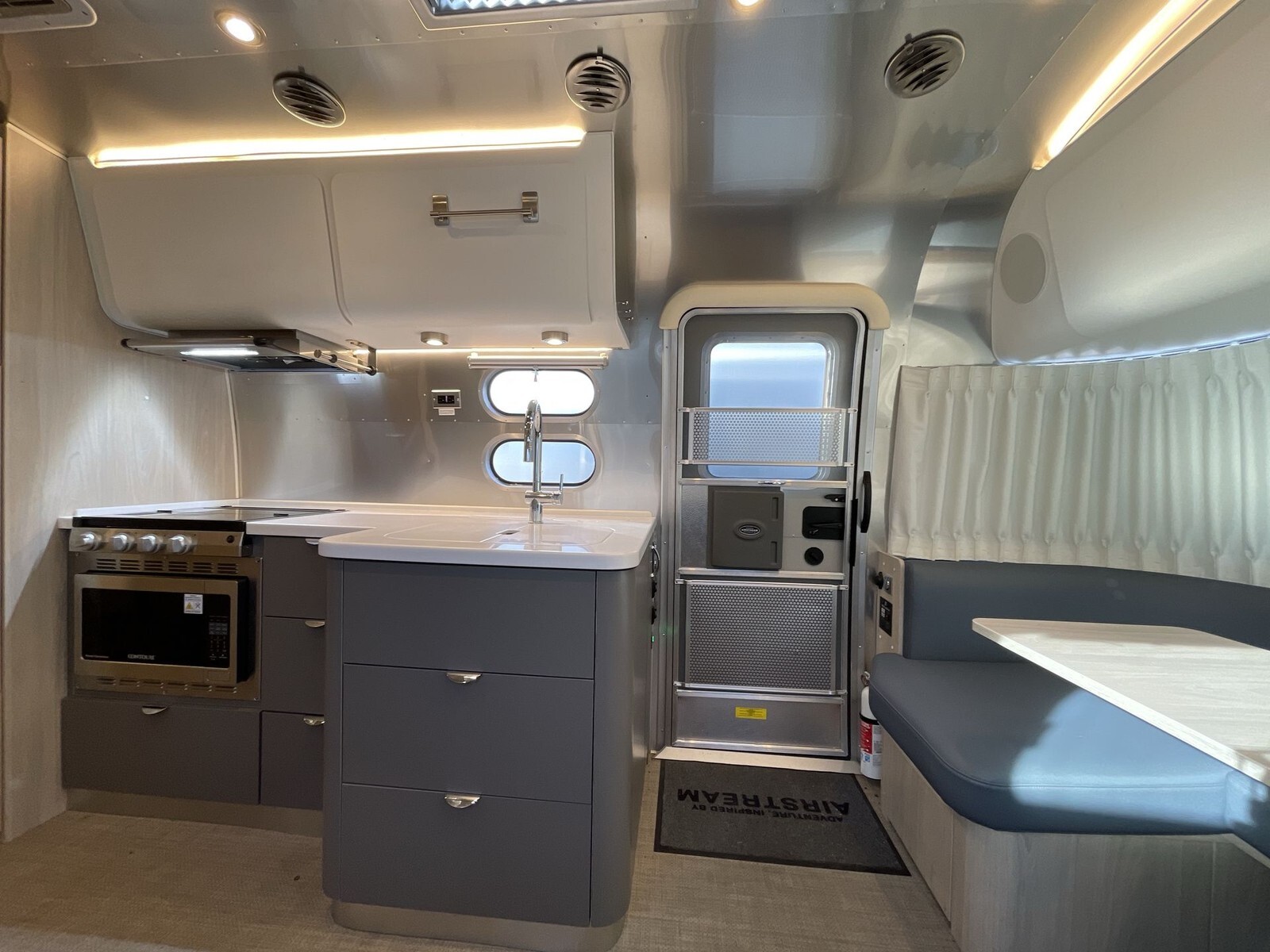 2024 Airstream Globetrotter