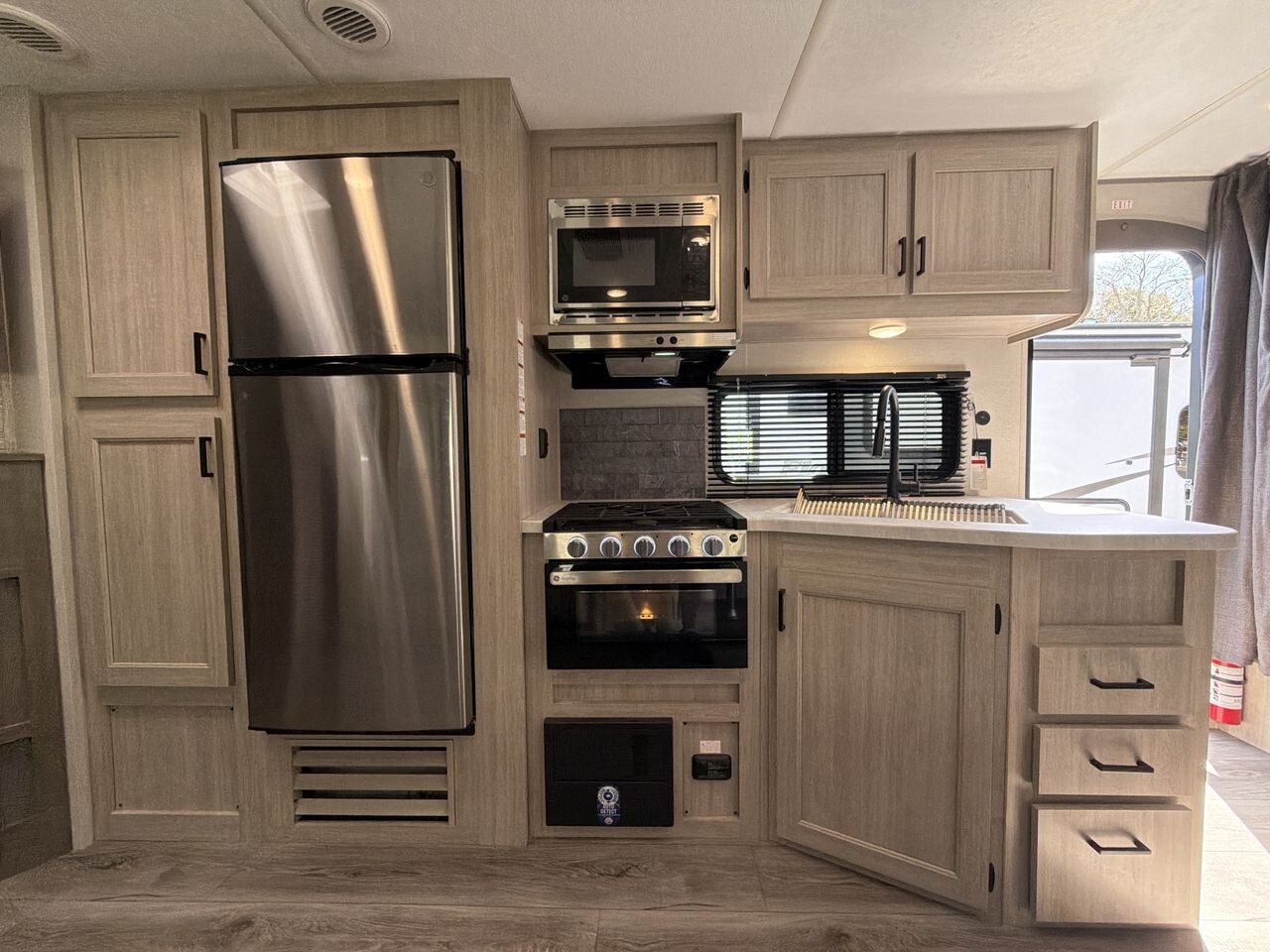 2024 Coachmen Catalina Legacy Edition