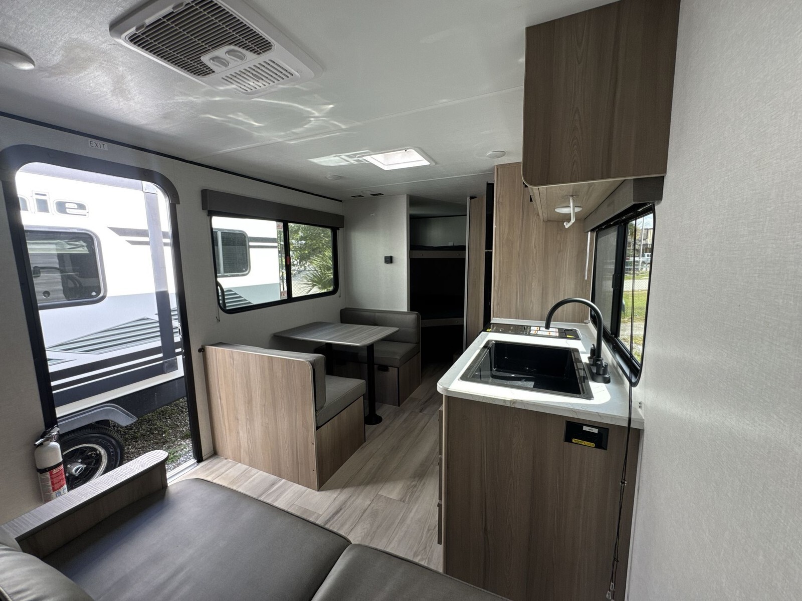 2024 Coleman LANTERN SERIES