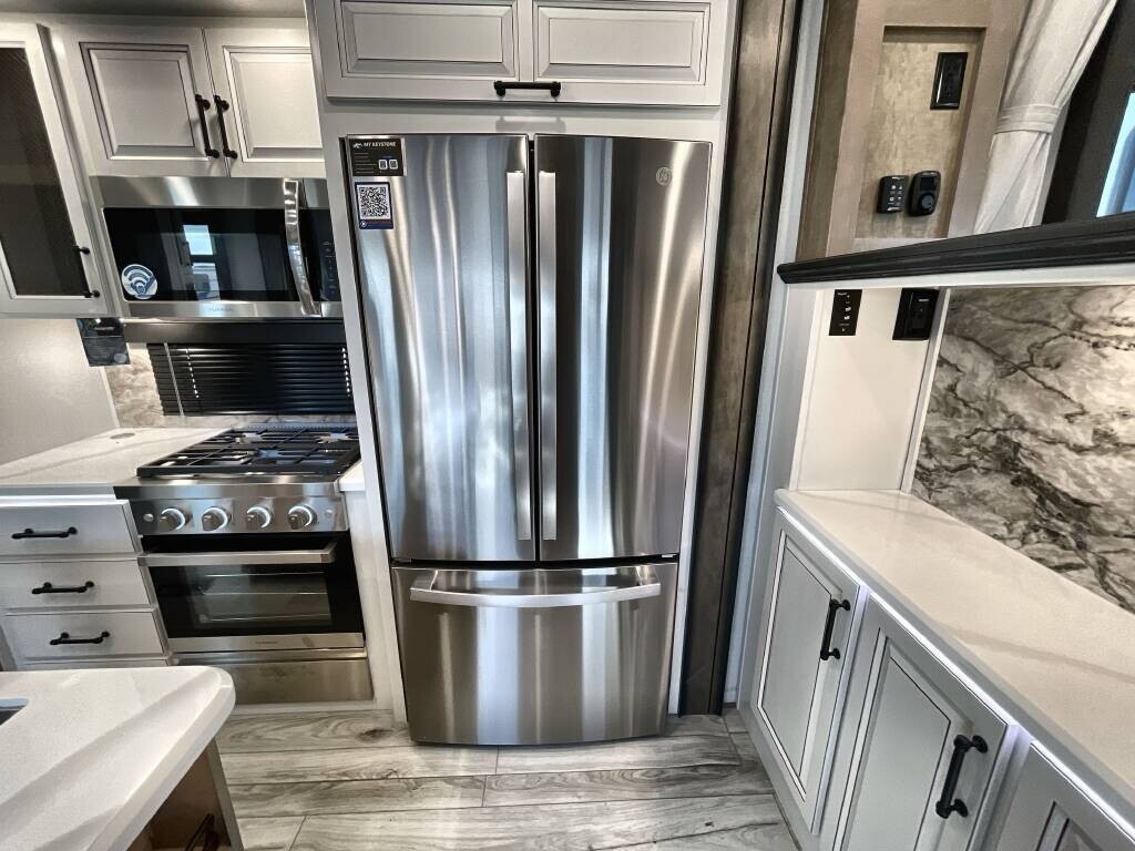 2024 Keystone Montana 3761FL