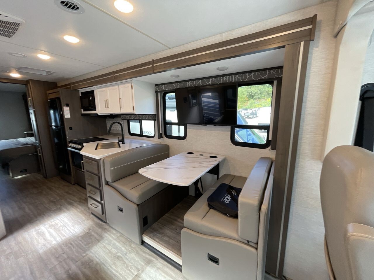 2024 Thor Motor Coach Resonate