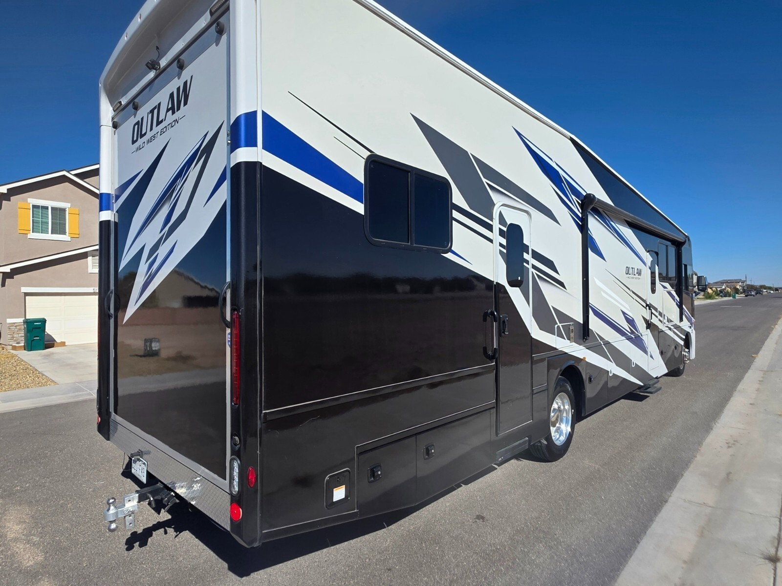 2024 Thor OUTLAW Toy Hauler