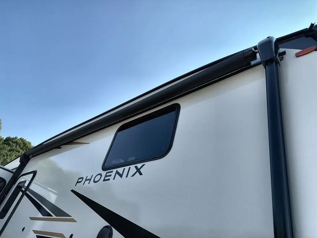 2025 Shasta PHOENIX