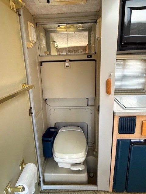 2001 Winnebago Rialta