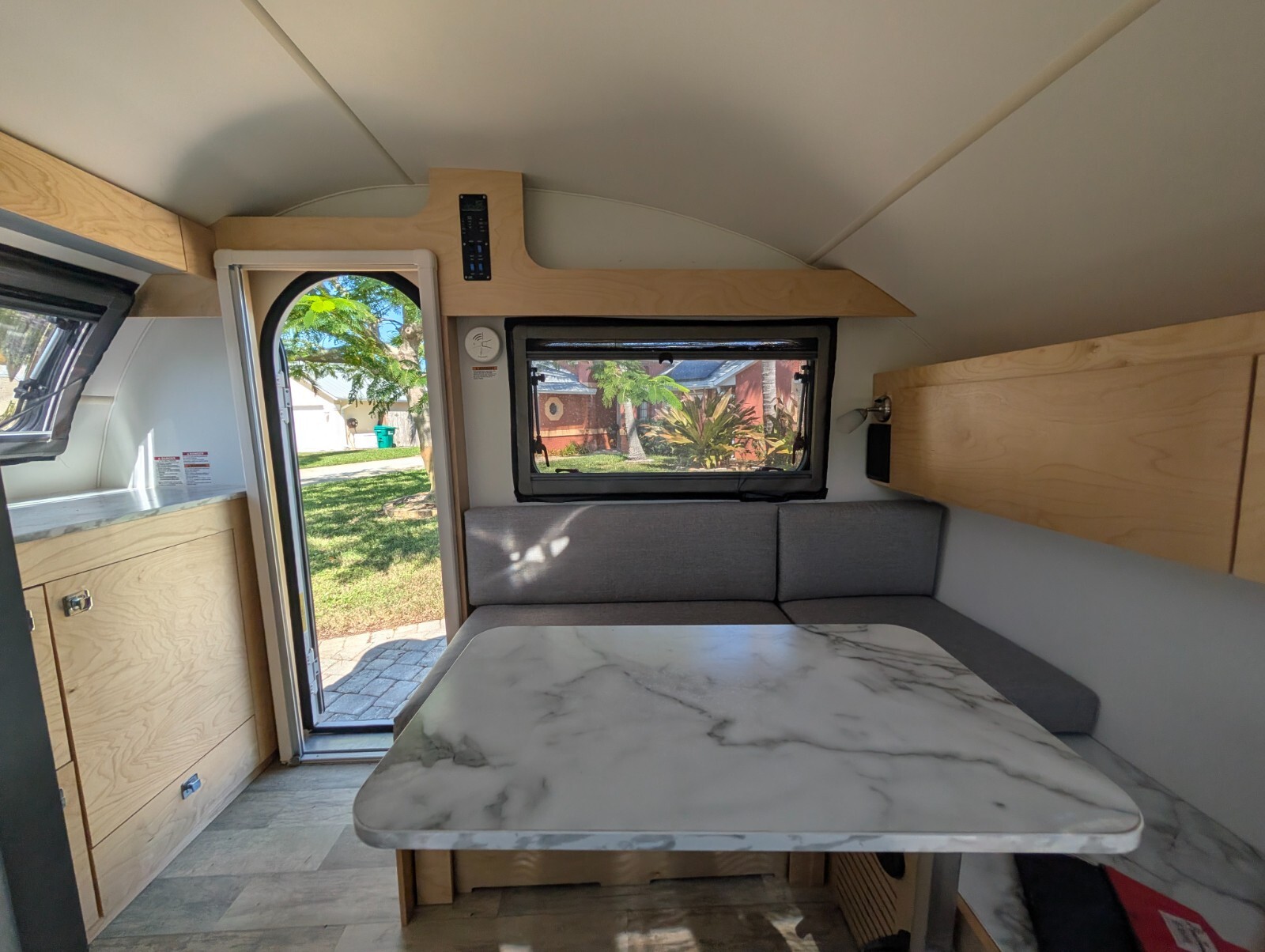 2022 NuCamp T@B 320 CS-S (CLamshell) Teardrop