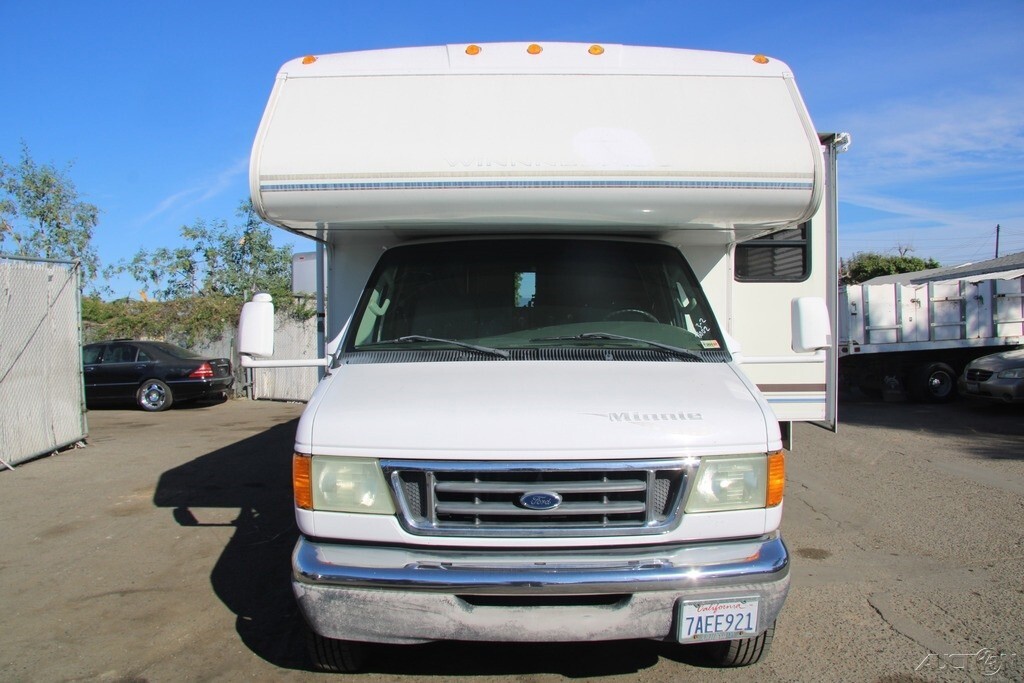 2004 Winnebago Minnie RV Motorized Class C