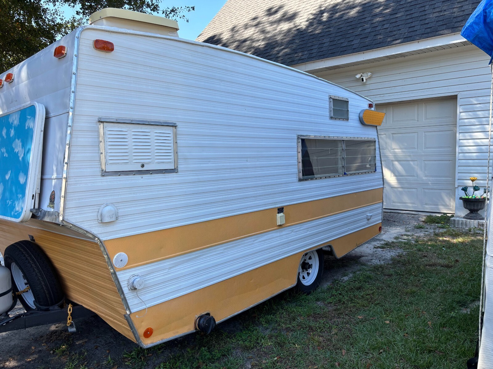 1969 Shasta LoFlyte, Front Kitchen Travel Trailer Camper