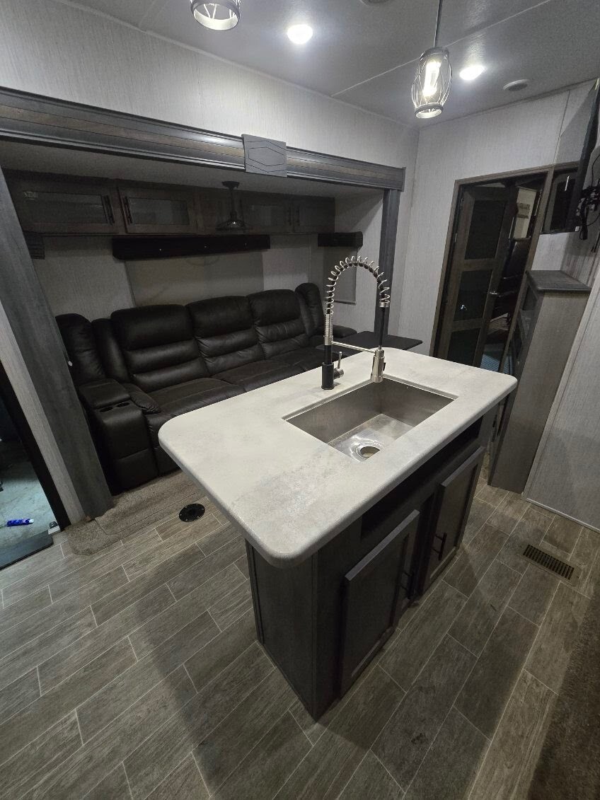 2020 White Forest River PUMA PALAMINO UNLEASHED TOY HAULER PTF 383DSS FIFTH WHEEL CAMPER