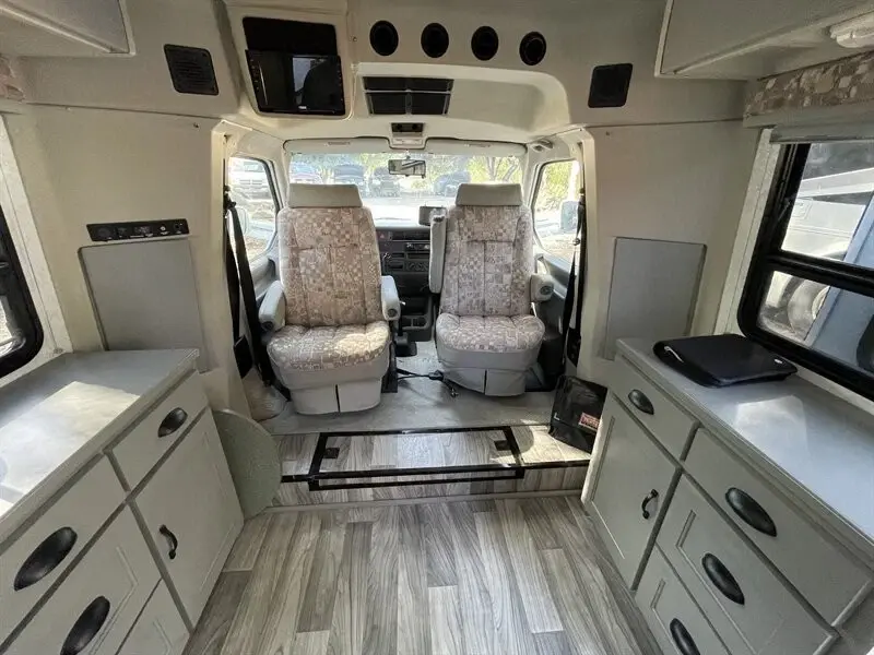 2004 Winnebago Rialta Camper