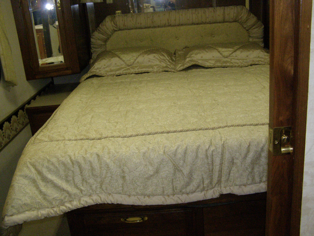 1997 American Coach American Eagle Class A Motorhome