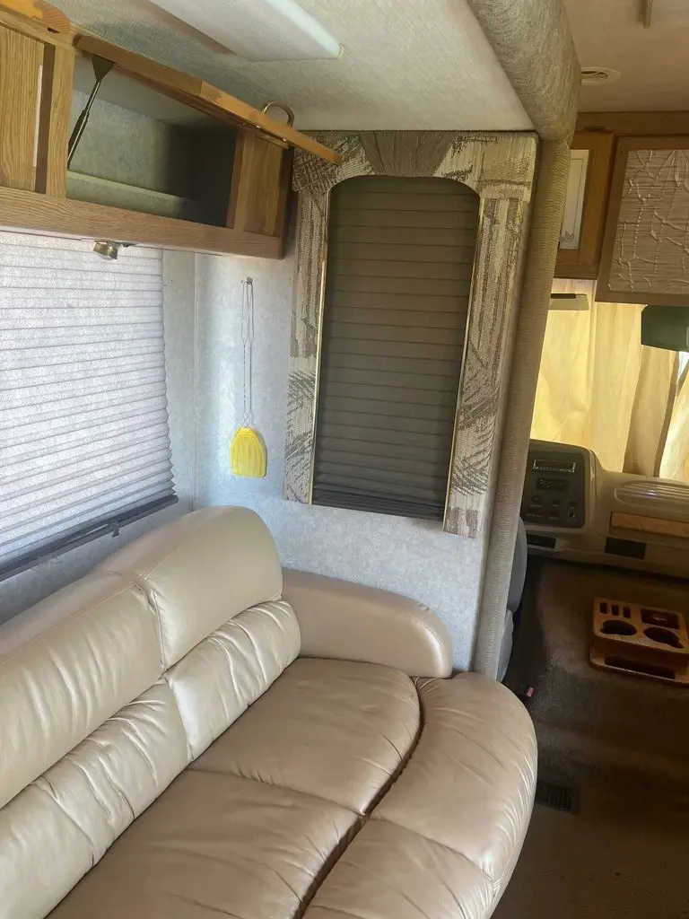 1998 National RV Dolphin Class A Motorhome