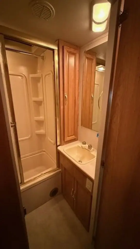 1999 Coachmen Leprechaun Class C Motorhome