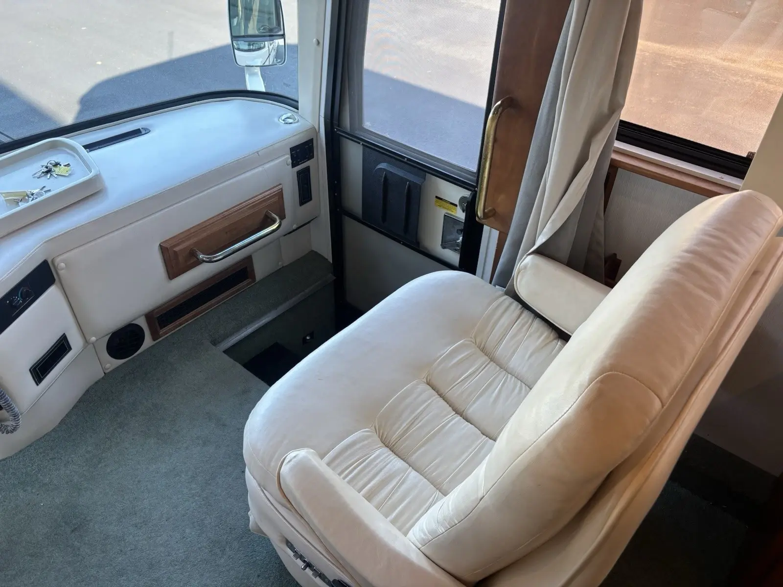 2000 Country Coach Galley sensation