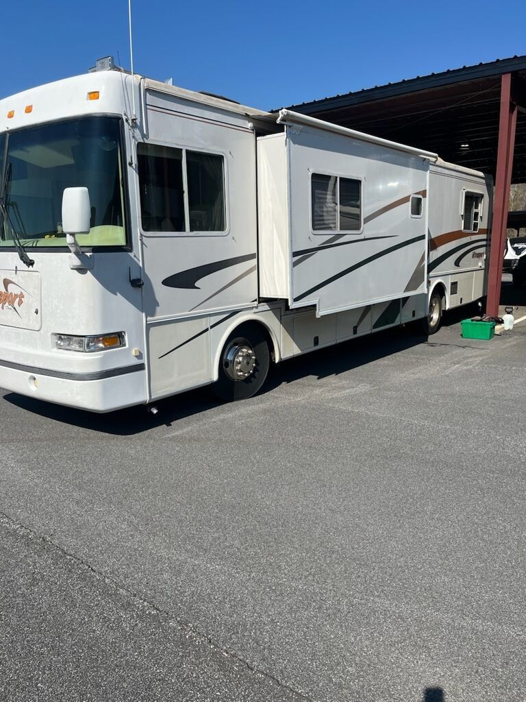 2000 Damon Escaper Class A Motorhome