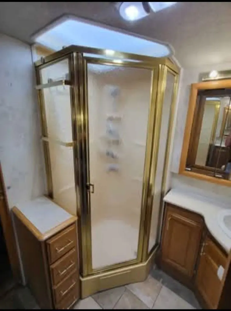 2000 Fleetwood Discovery Class A Motorhome