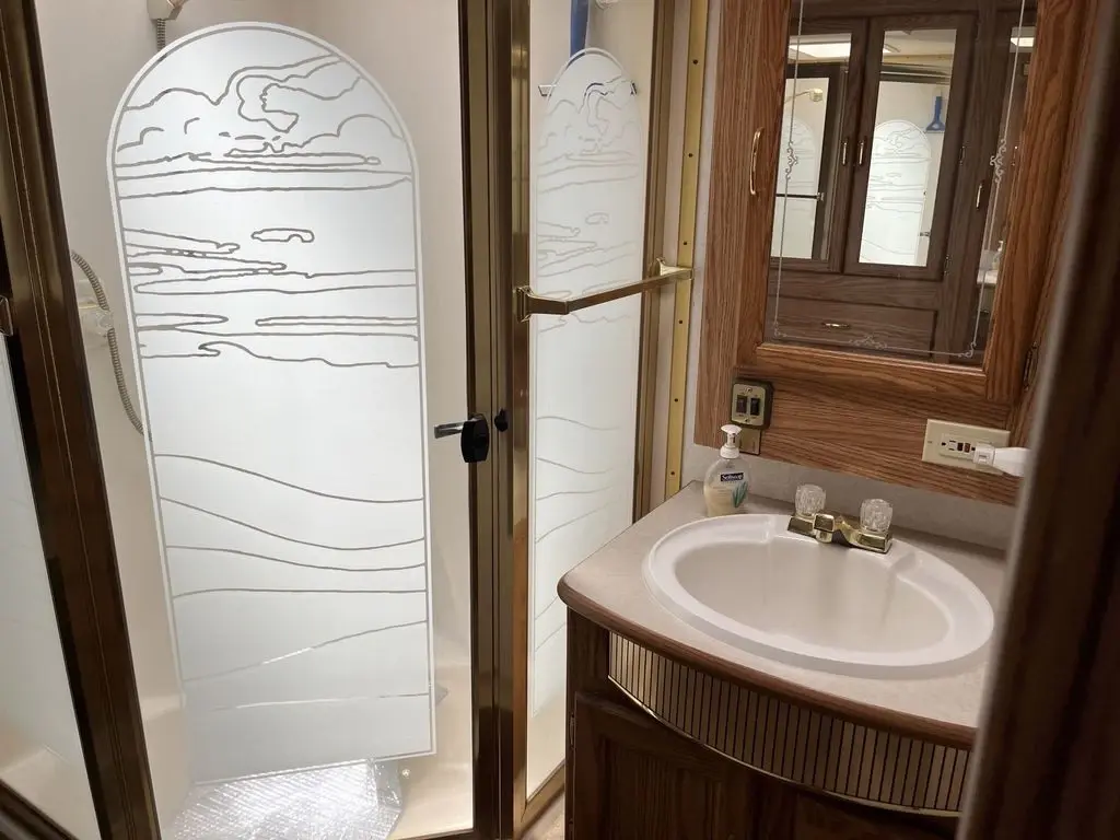 2000 National RV Dolphin Class A Motorhome