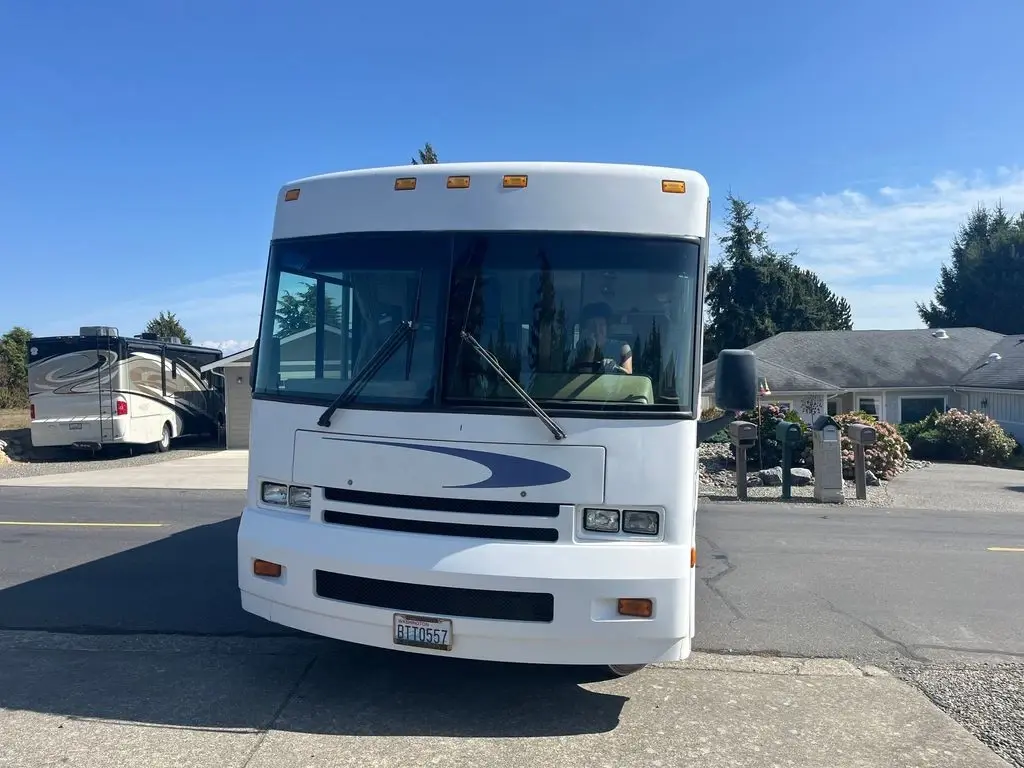 2001 Winnebago Brave Class A Motorhome