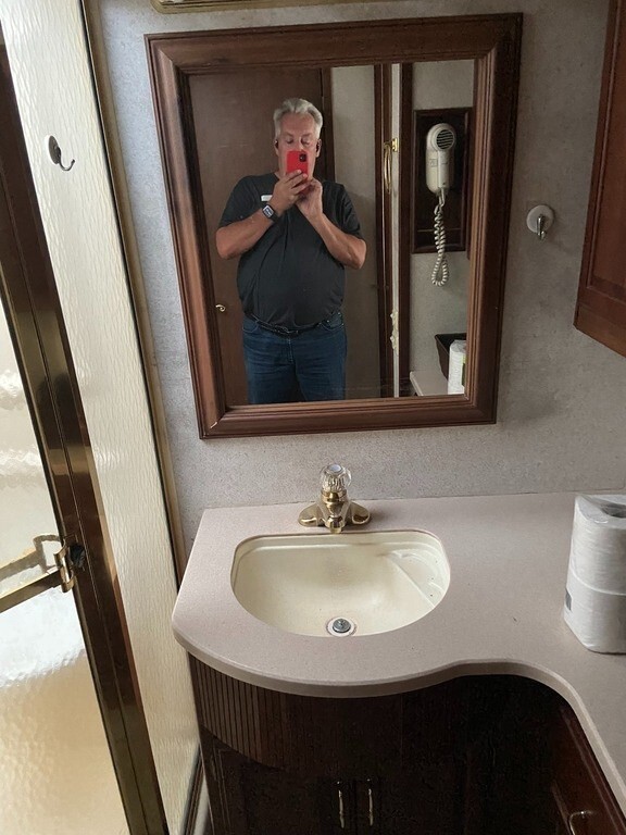 2002 Winnebago Journey DL Motorized Class A