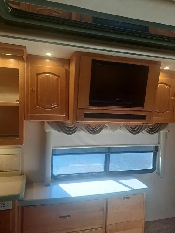 2004 Monaco Signature Motorized Class A