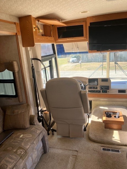 2004 Winnebago Adventurer Motorized Class A