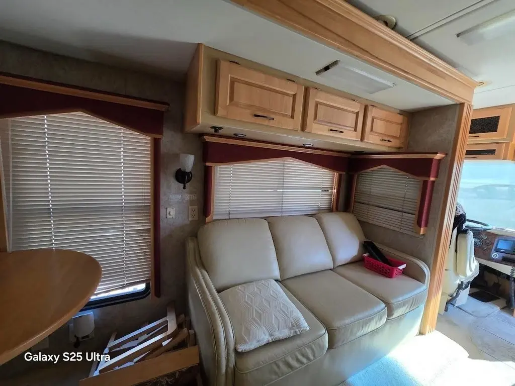 2005 Beaver Santiam Motorized Class A